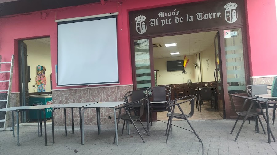 Al pie de la torre