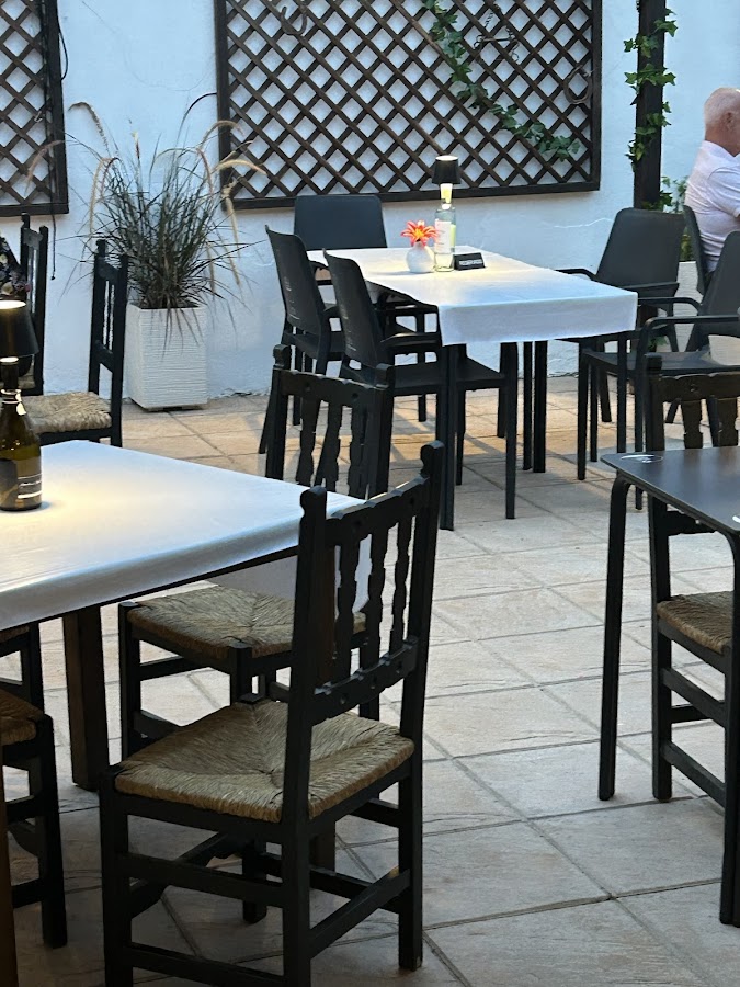 Cave Café BistroBar